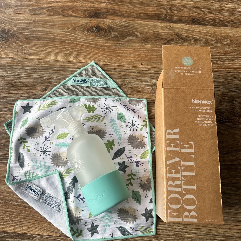 Norwex Aqua and White Cleaning Set